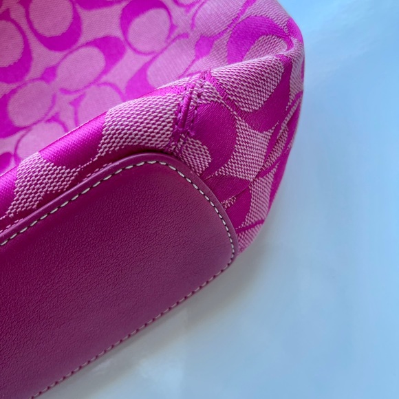 Fuchsia Pink COACH Signature Handbag 💞 - Picture 7 of 7